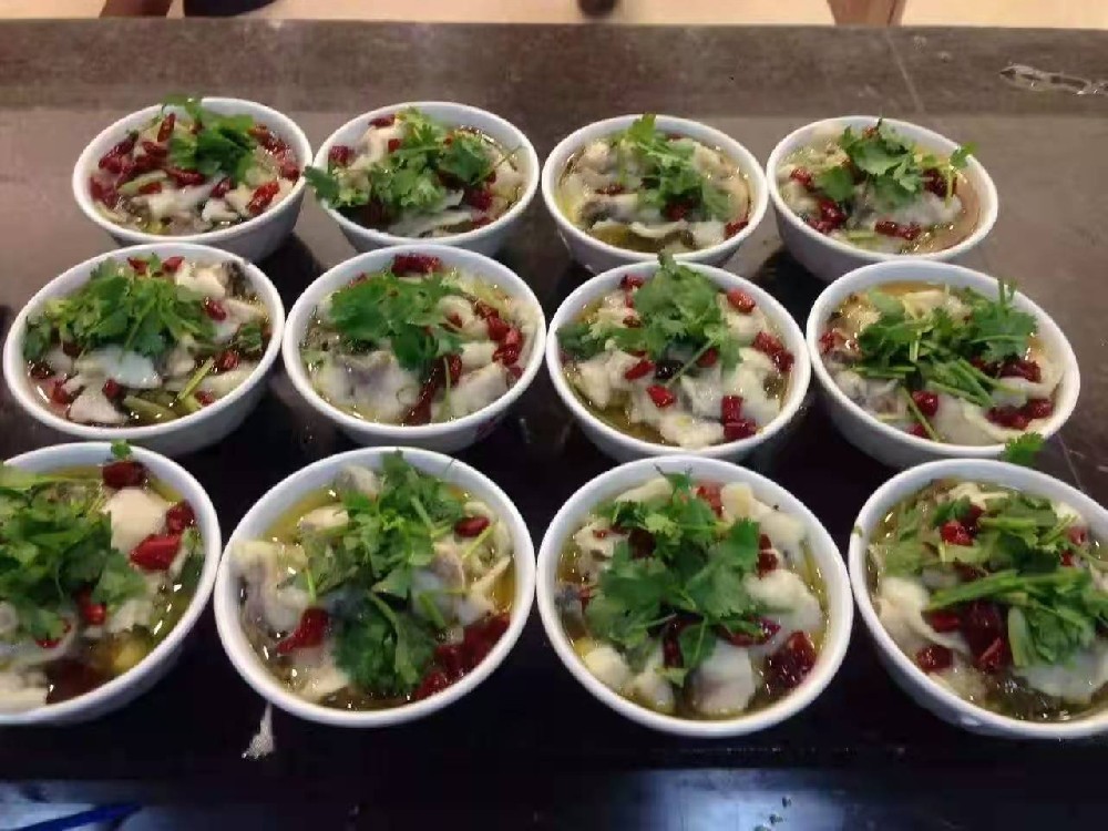 企业食堂承包的工作人员必须加强健康和安全的食品